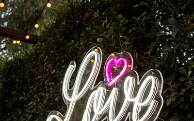 Trending Now – Neon Wedding Signs